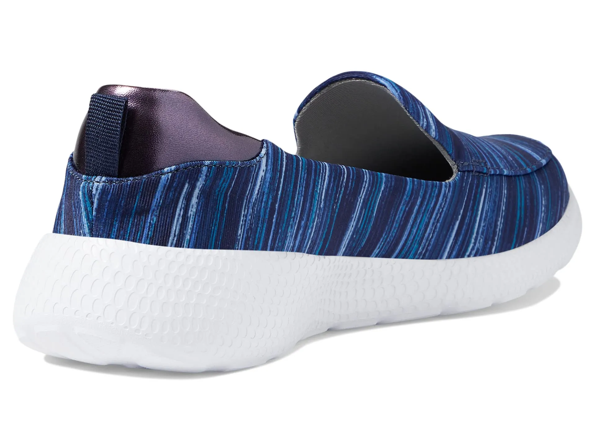 Moccasins Lands' End, Gatas