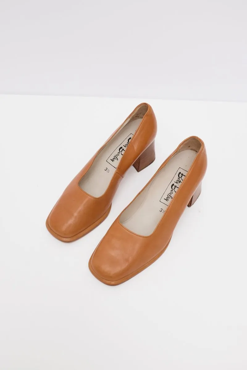VINTAGE WOOD HEEL CARAMEL PUMPS 36 37