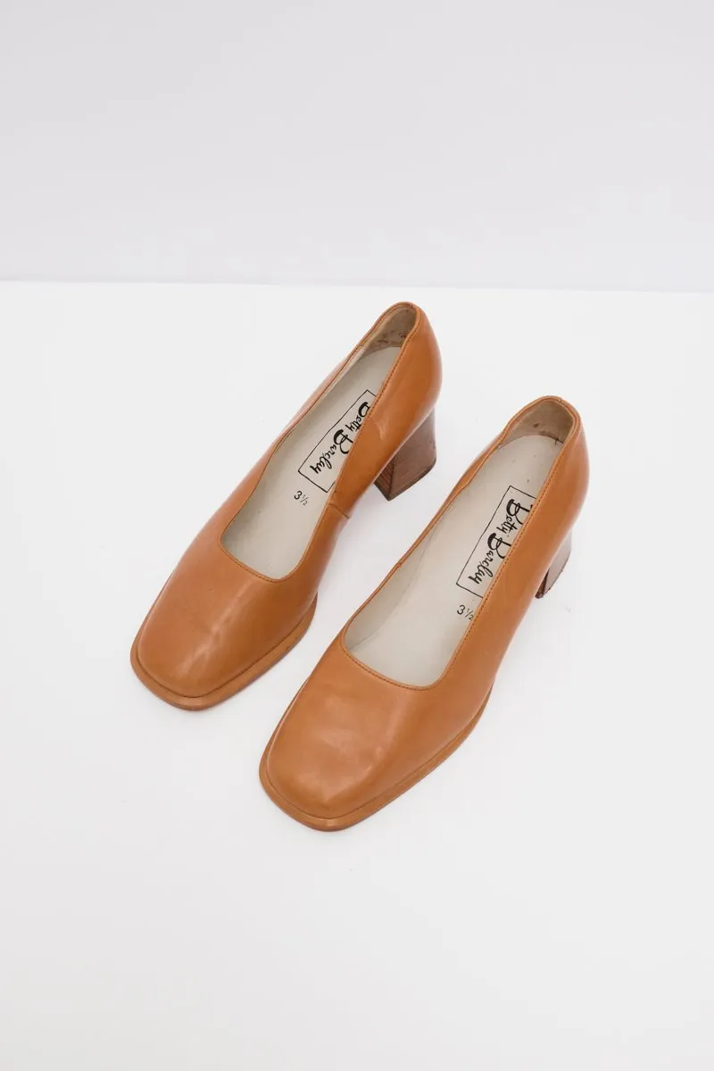 VINTAGE WOOD HEEL CARAMEL PUMPS 36 37