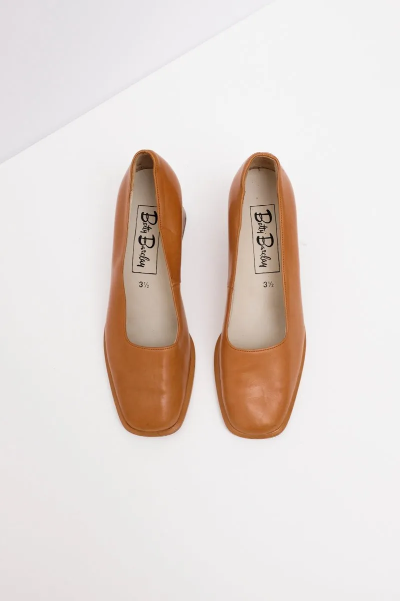 VINTAGE WOOD HEEL CARAMEL PUMPS 36 37