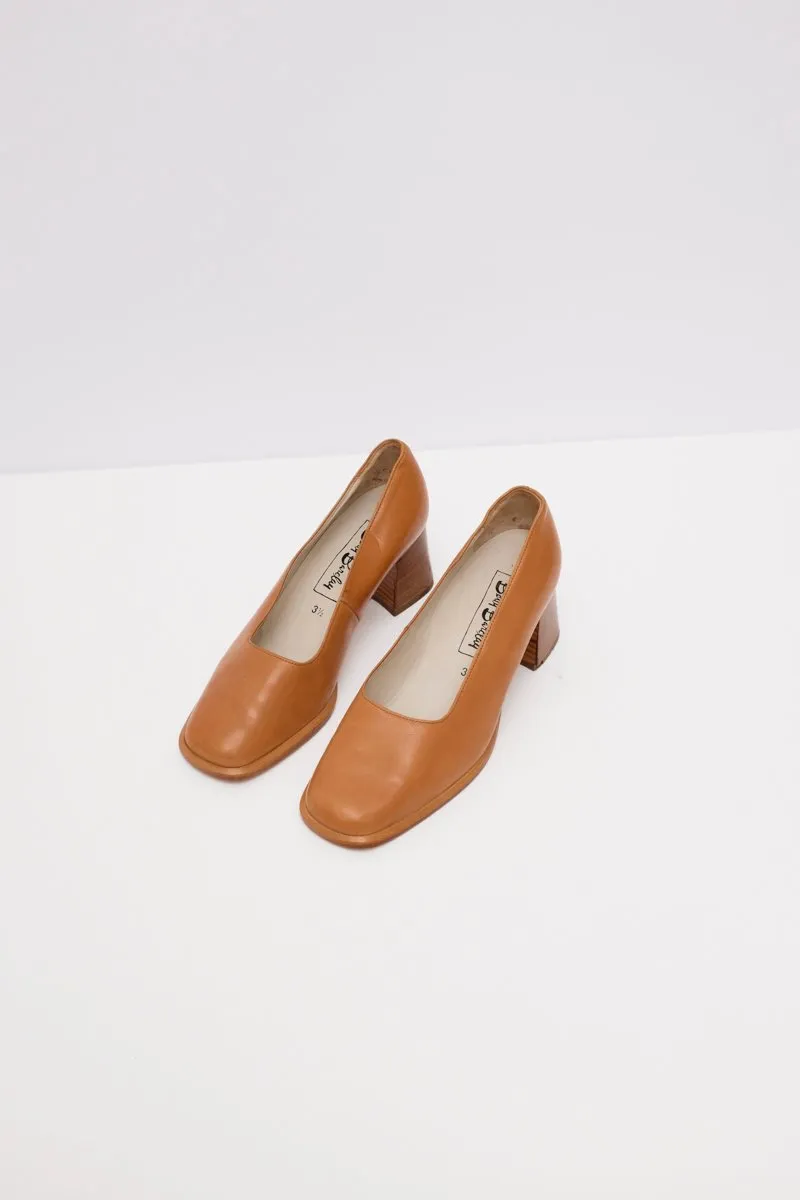 VINTAGE WOOD HEEL CARAMEL PUMPS 36 37