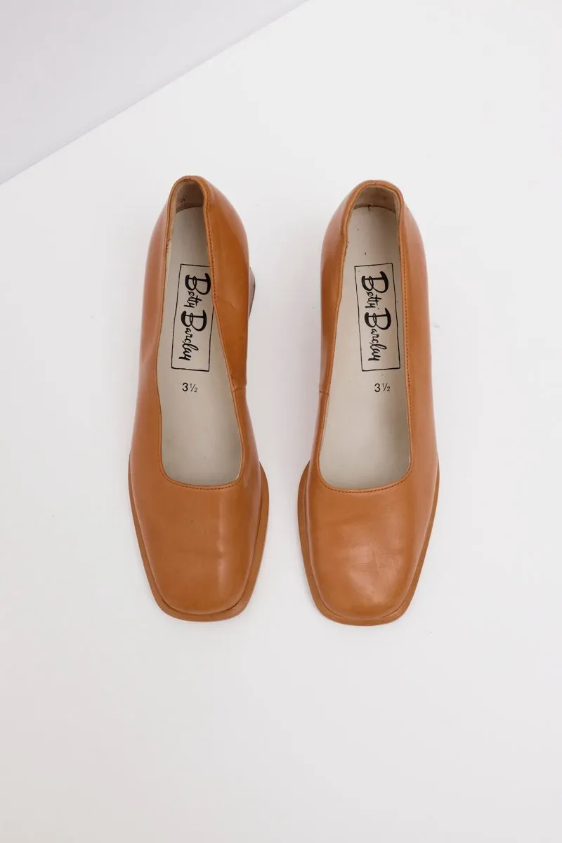 VINTAGE WOOD HEEL CARAMEL PUMPS 36 37